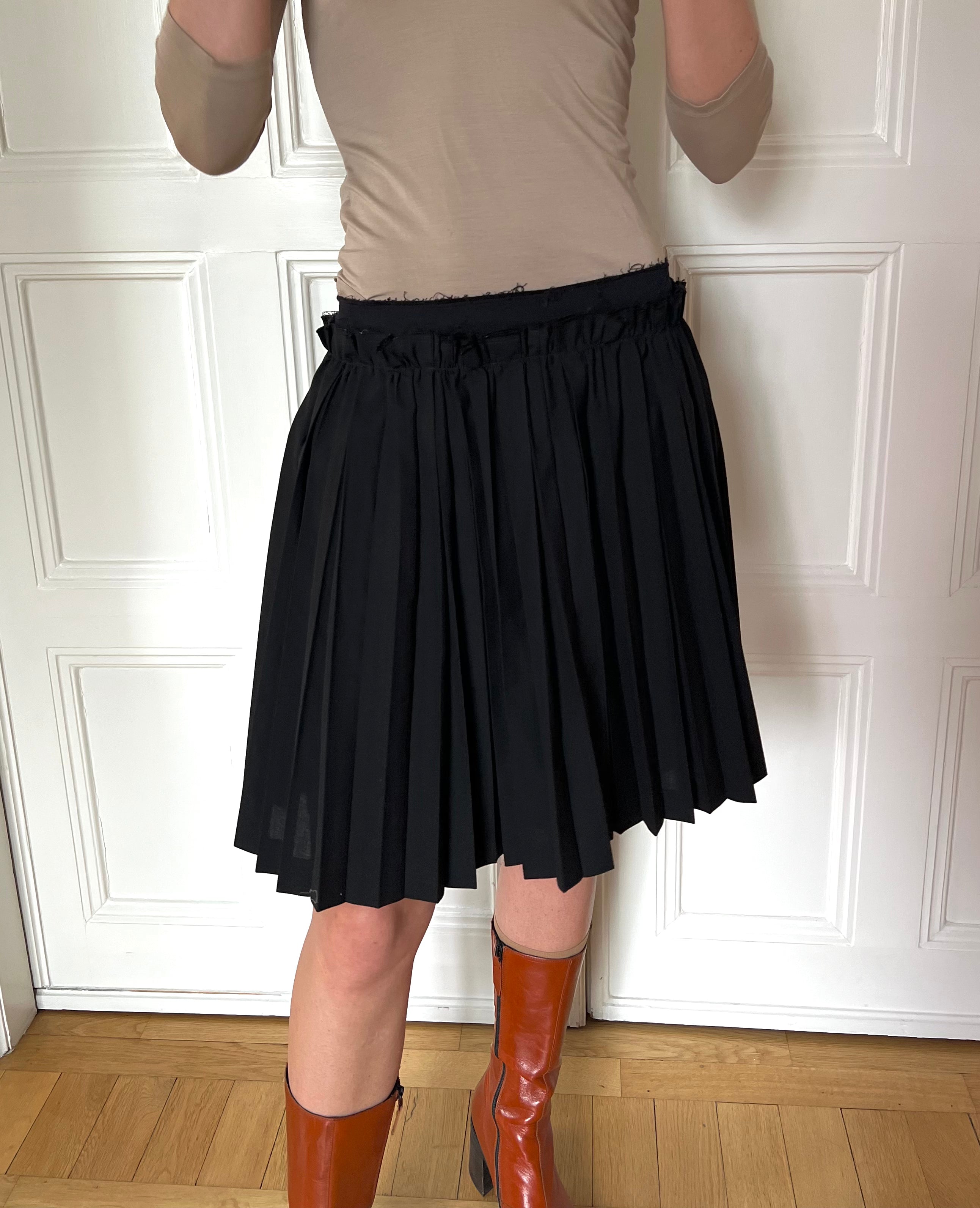 COMME des GARÇONS Pleated Skirt